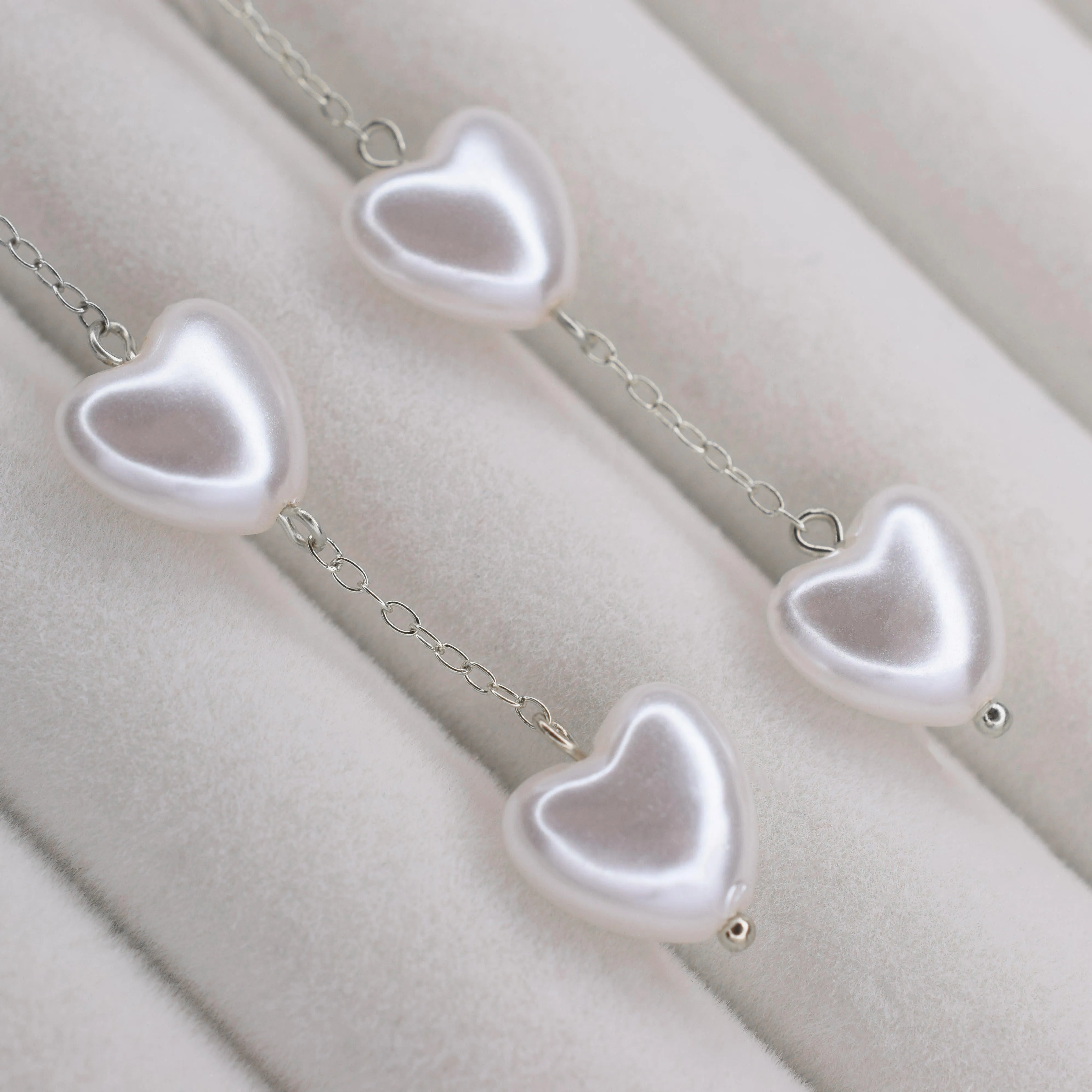 PEARL HEART DANGLE EARRINGS IN SILVER
