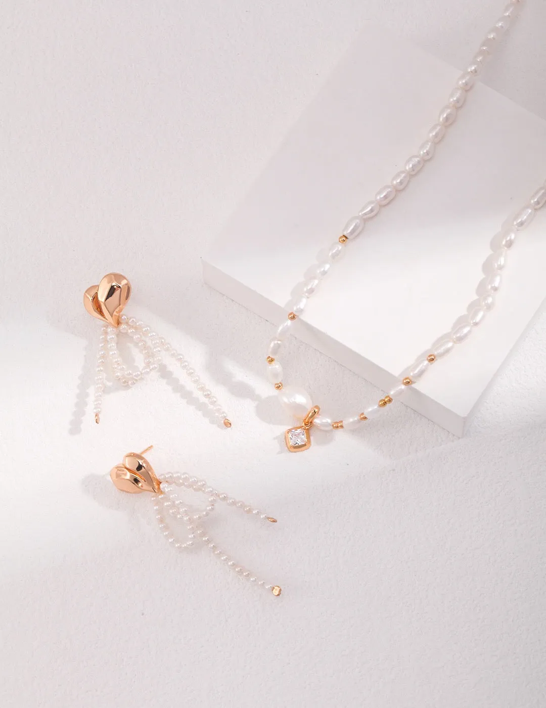 Pearl Ribbon Earrings