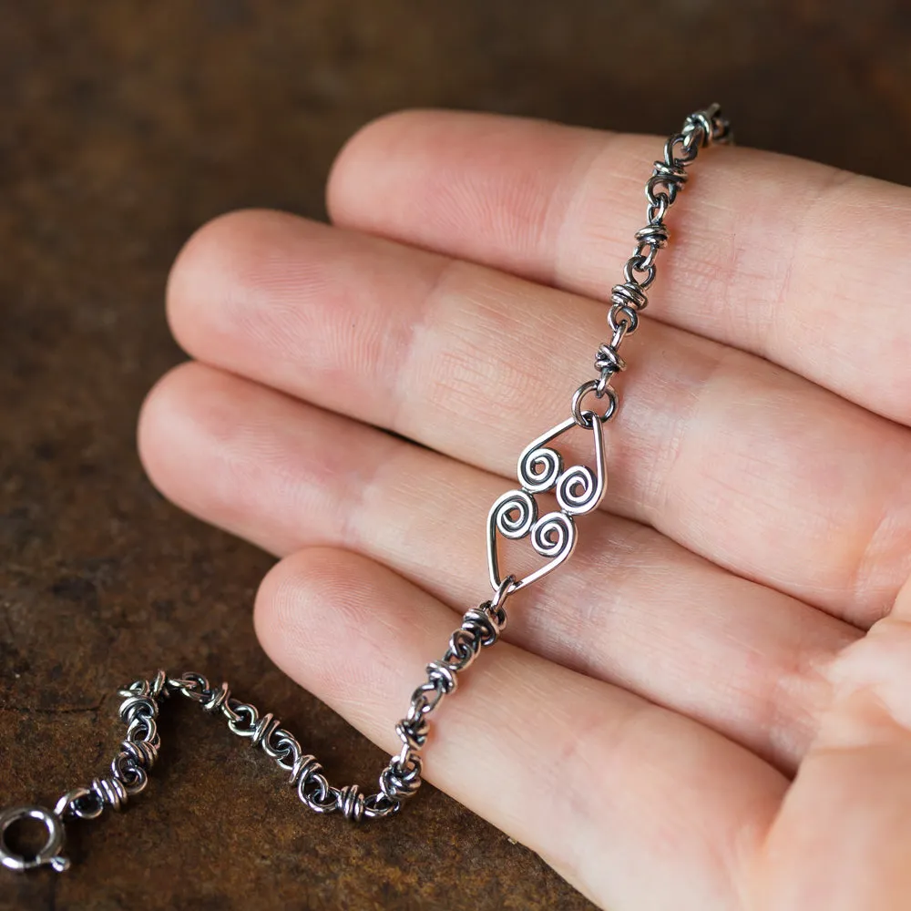 Silver Chain Bracelet With Celtic Hearts Ornament