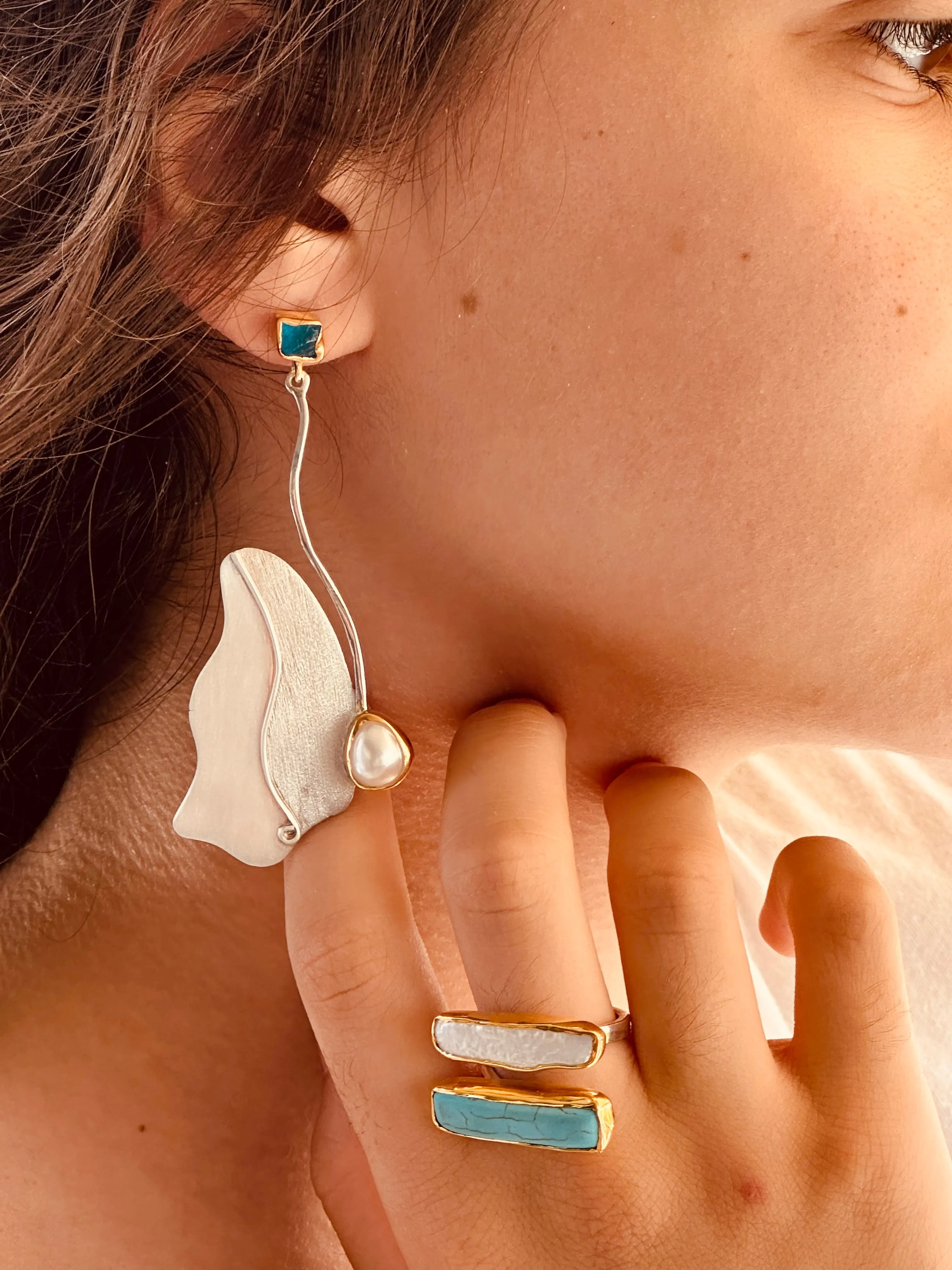 Silver ring with other of pearl and turquoise