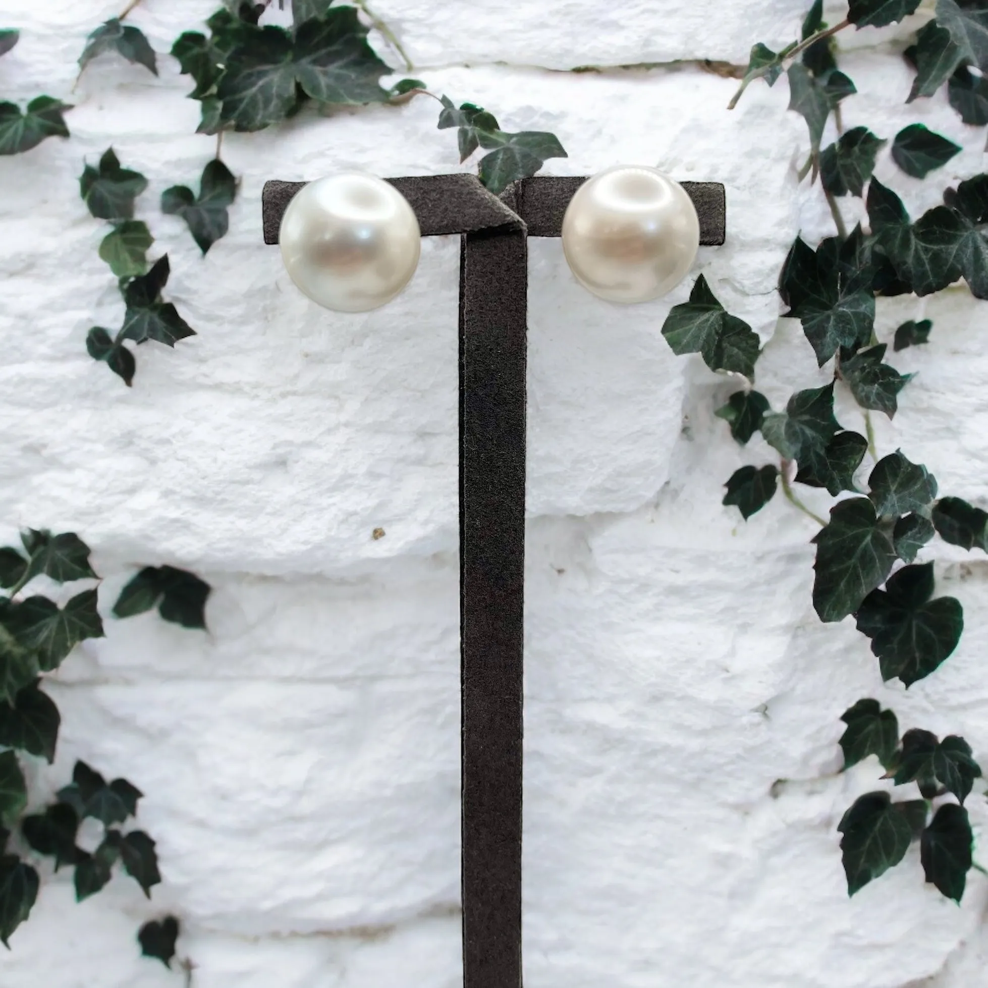 SOUTH SEA PEARL STUD EARRINGS