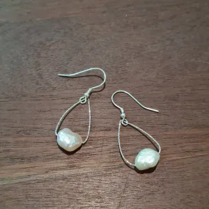 Teardrop collcetion-Baroque Pearl Earring