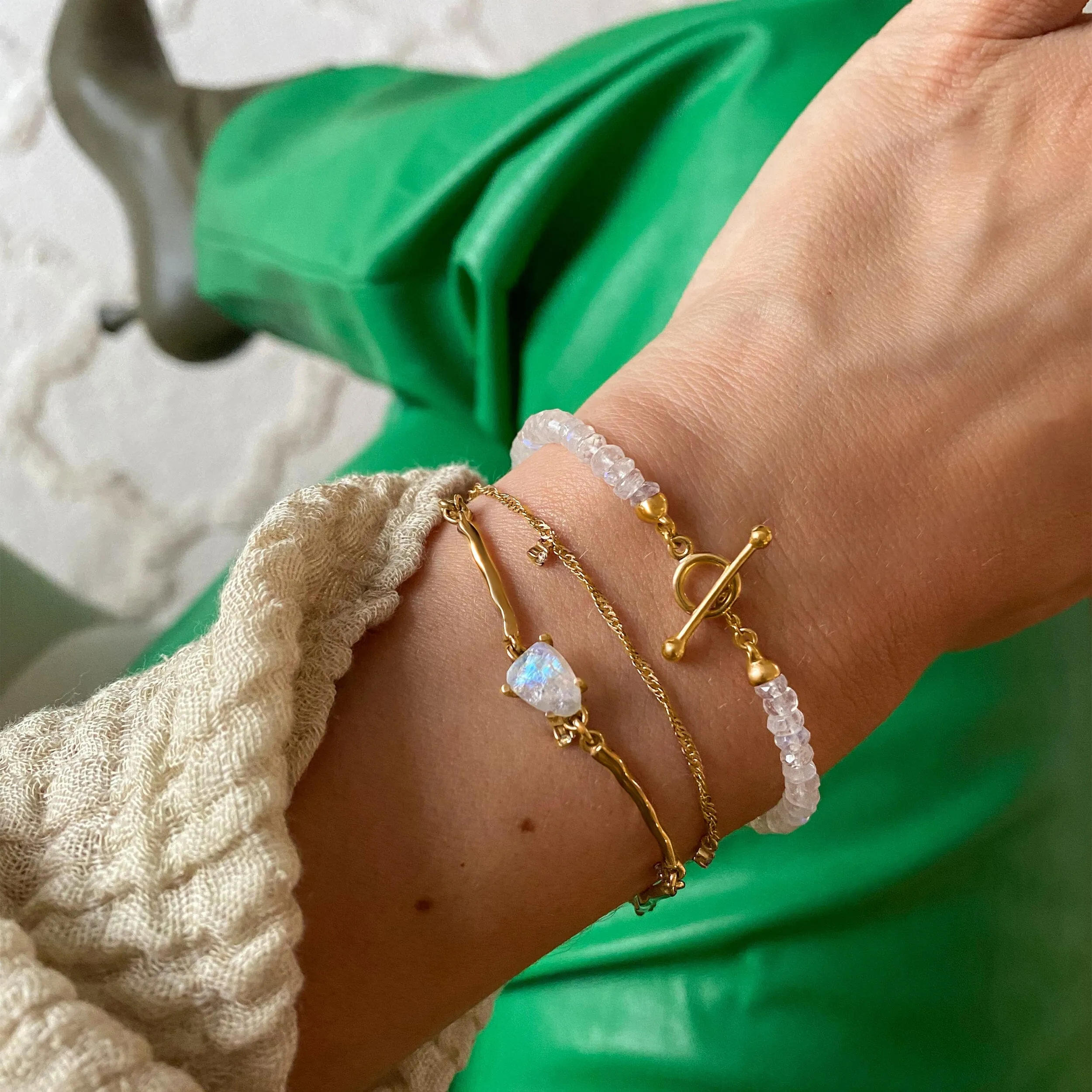 Universal Harmony Bundle