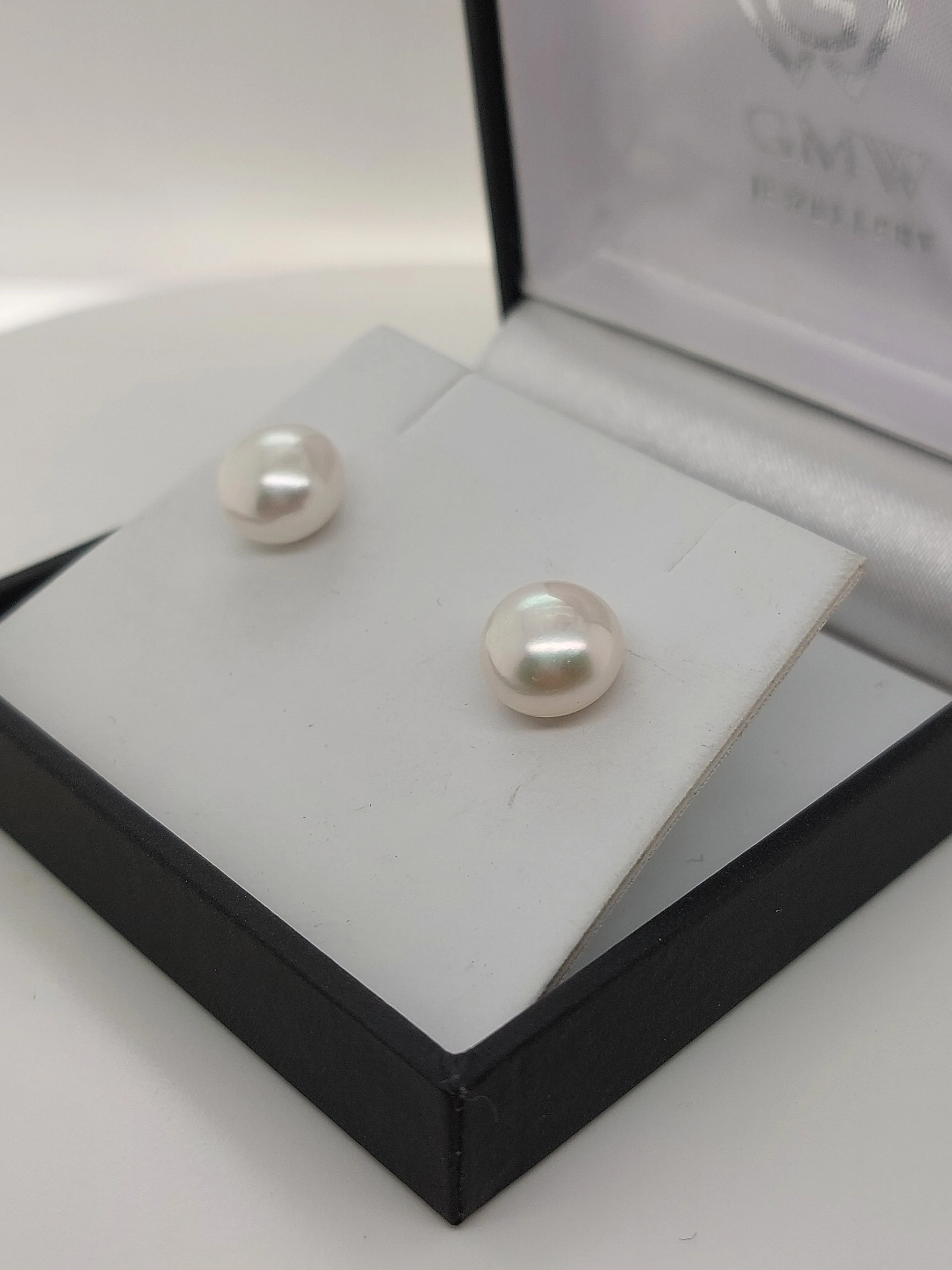 White Button Stud - 9mm
