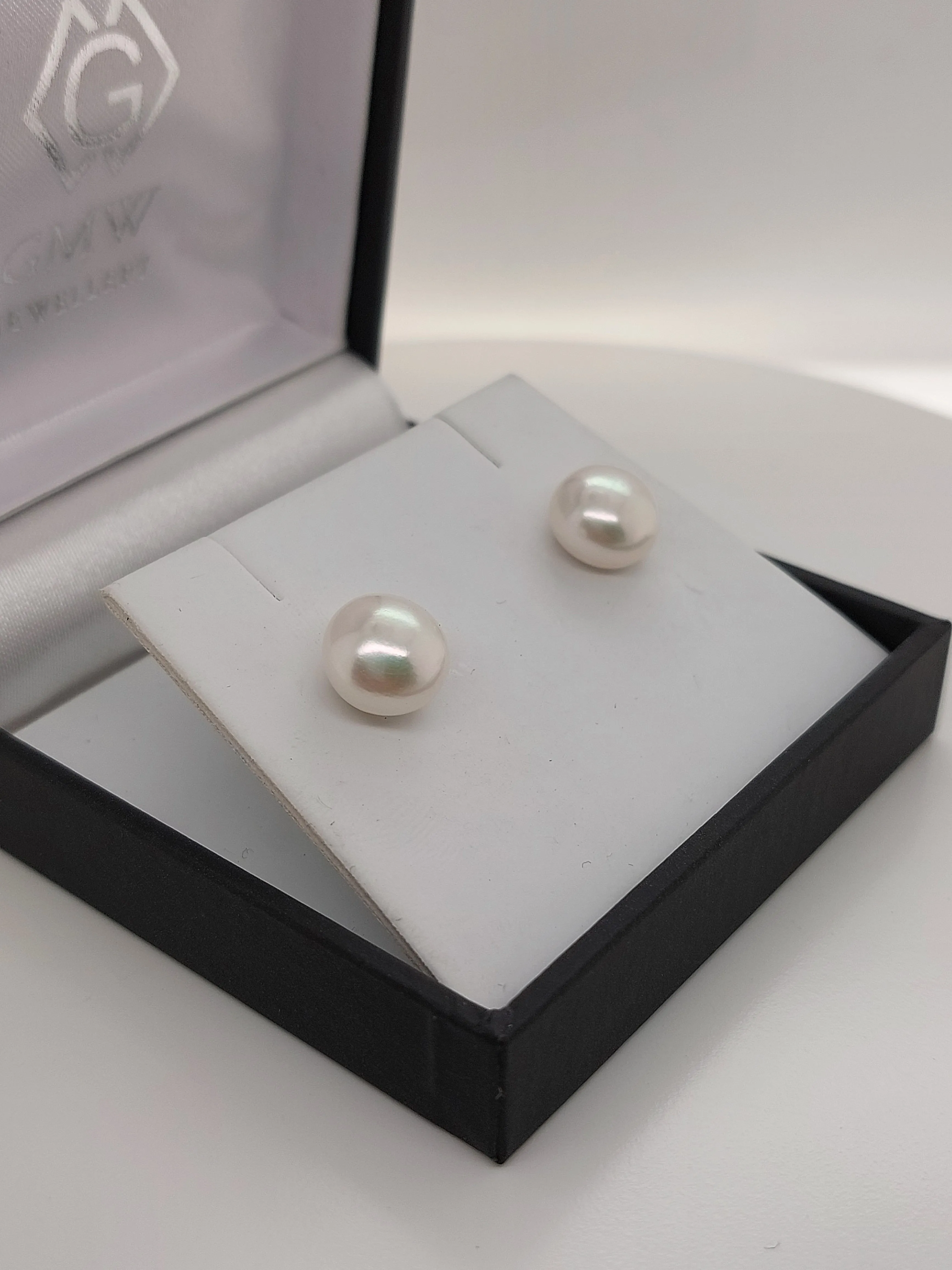 White Button Stud - 9mm